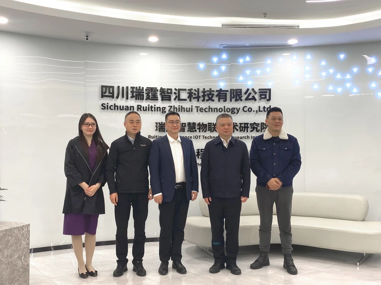 蘇州高新區(qū)管委會考察團